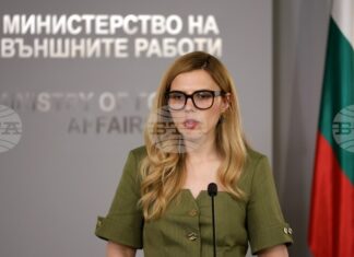Има и друга държава членка, която изразява резерви към включването на патриарх Кирил в санкционния списък, каза министър Велислава Петрова