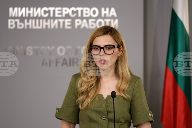 Има и друга държава членка, която изразява резерви към включването на патриарх Кирил в санкционния списък, каза министър Велислава Петрова