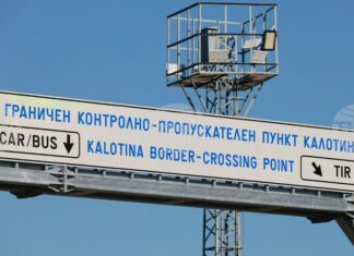 Интензивен е трафикът за товарни автомобили на входа на ГКПП "Калотина"