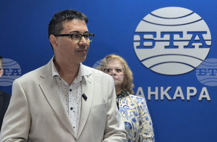 Изданието на БТА „БГ СПА“ е изключително сериозен труд, заяви Красимир Мартинов от БНР на представянето на каталога на турски език в Анкара
