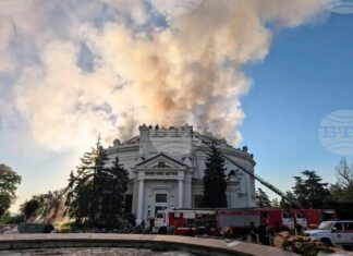 Контролираният от Русия Севастопол остана без ток след украински удари, заяви назначеният от Москва губернатор Контролираният от Русия Севастопол остана без ток след украински удари, заяви назначеният от Москва губернатор