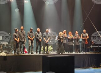 Лили Иванова слезе при публиката на концерта си в Габрово, за да изпее "Детелини"