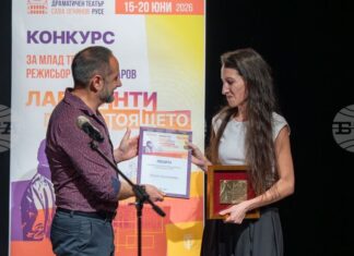 Мария Панайотова спечели голямата награда в конкурса за млад театрален режисьор „Слави Шкаров“ в Русе Мария Панайотова спечели голямата награда в конкурса за млад театрален режисьор „Слави Шкаров“ в Русе