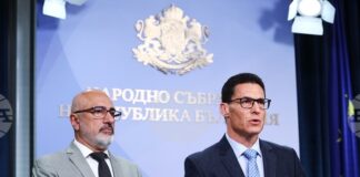 арламентарната група на „Прогресивна България“ дава брифинг в Народното събрание