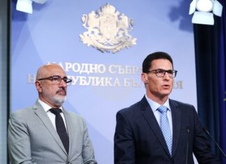 арламентарната група на „Прогресивна България“ дава брифинг в Народното събрание
