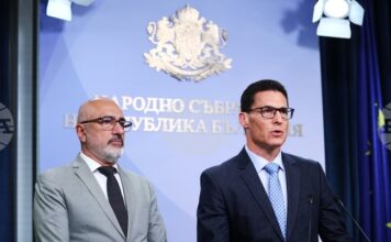 Управляващите режат партийните субсидии и променят правилата за пенсионните добавки арламентарната група на „Прогресивна България“ дава брифинг в Народното събрание