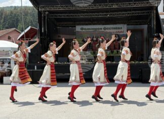 Над 500 участници се изявяват на фестивала на билката в самоковското село Доспей