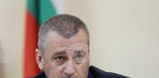 Няма осигурено финансиране за 23 нови влака, под риск са над 356 млн. евро, предупреди министър Георги Пеев