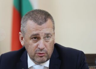 Няма осигурено финансиране за 23 нови влака, под риск са над 356 млн. евро, предупреди министър Георги Пеев