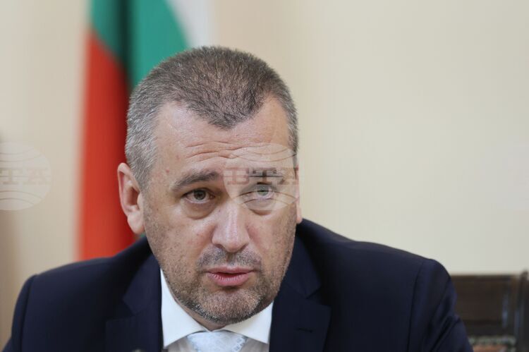 Няма осигурено финансиране за 23 нови влака, под риск са над 356 млн. евро, предупреди министър Георги Пеев