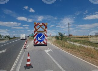 ОБНОВЕНА Заради тежка катастрофа с трима загинали магистрала „Тракия“ край Ямбол при 290-и км е затворена в двете посоки ОБНОВЕНА Заради тежка катастрофа с трима загинали магистрала „Тракия“ край Ямбол при 290-и км е затворена в двете посоки