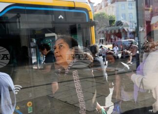 Обща стачка в Португалия блокира транспорта и затвори училища