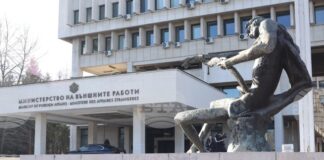 Отбелязването на 60-та годишнина от установяването на дипломатическите отношения между България и Канада са обсъдили зам.-министър Полендаков и посланикът на Канада Гавин Бакън