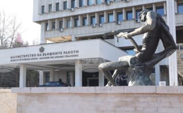 Отбелязването на 60-та годишнина от установяването на дипломатическите отношения между България и Канада са обсъдили зам.-министър Полендаков и посланикът на Канада Гавин Бакън