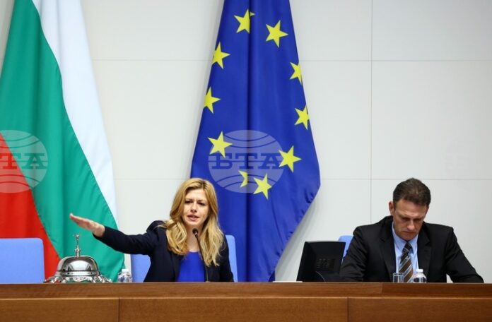 Парламентът обсъжда на второ четене промени в т.нар. удължителен бюджет за 2025 година