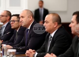 Поевтиняване с 15 процента на продуктите от малката потребителска кошница за минимум от 6 месеца ще има по инициативата „Кошница с грижа“, обяви министър Пламен Абровски Поевтиняване с 15 процента на продуктите от малката потребителска кошница за минимум от 6 месеца ще има по инициативата „Кошница с грижа“, обяви министър Пламен Абровски