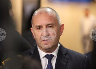 Политическото ръководство на Република Северна Македония прави всичко възможно да отдалечи членството на своята страна в ЕС, заяви Румен Радев