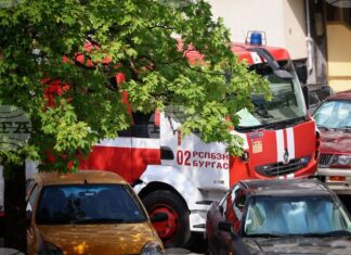 Пожар е възникнал в зеленчукова борса в Бургас, няма данни за пострадали