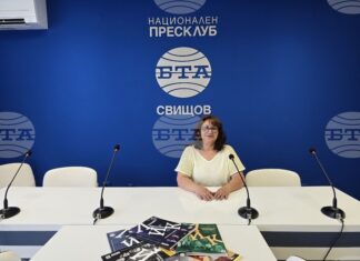 Представяне на майския брой на ЛИК „Българският светилник“
                                                                                                Няма по-прекрасен химн от българския, каза директорът на свищовското училище „Цветан Радославов“ Мариана Маркова