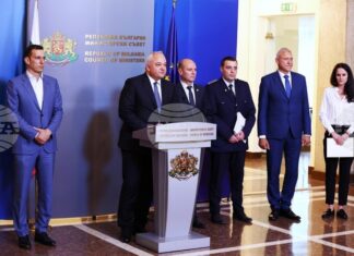 Предвиждат се карти на местата с повишен пътен травматизъм и гонки и бърз обмен на данните от камерите, каза министър Демерджиев след срещата при премиера