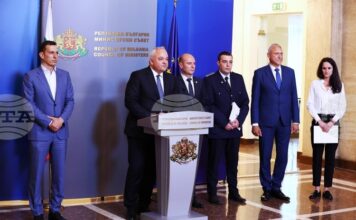 Предвиждат се карти на местата с повишен пътен травматизъм и гонки и бърз обмен на данните от камерите, каза министър Демерджиев след срещата при премиера Предвиждат се карти на местата с повишен пътен травматизъм и гонки и бърз обмен на данните от камерите, каза министър Демерджиев след срещата при премиера