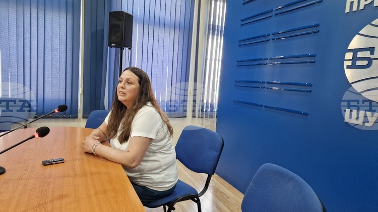 Приемната грижа е труден, но споделен процес, посочи Севдия Алиева - началник отдел "Закрила на детето" в Нови пазар