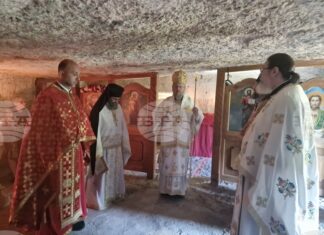Русенският митрополит Наум възглави богослужението за храмовия празник на обителта в Крепчанския скален манастир Русенският митрополит Наум възглави богослужението за храмовия празник на обителта в Крепчанския скален манастир