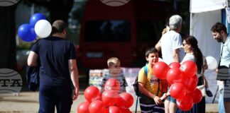 С шестметрово платно за рисунки фондация „За нашите деца“ дава началото на кампанията „Оборище дарява“