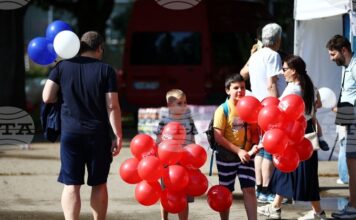 С шестметрово платно за рисунки фондация „За нашите деца“ дава началото на кампанията „Оборище дарява“ С шестметрово платно за рисунки фондация „За нашите деца“ дава началото на кампанията „Оборище дарява“