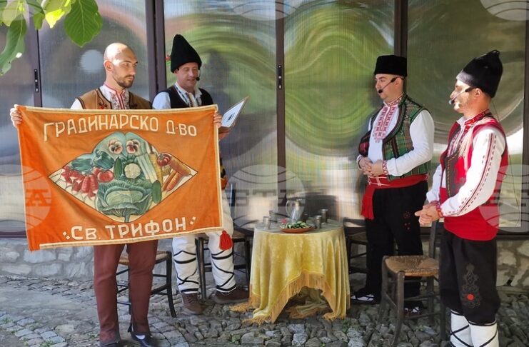 С възстановка, беседа, филм и изложба отбелязаха 50-годишнината на Музея на гурбетчийското градинарство в Лясковец