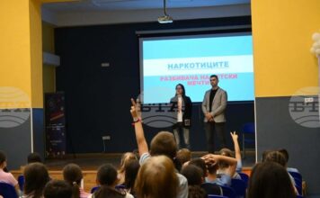 Служители на СДВР изнесоха лекция срещу употребата на наркотични вещества в столично училище