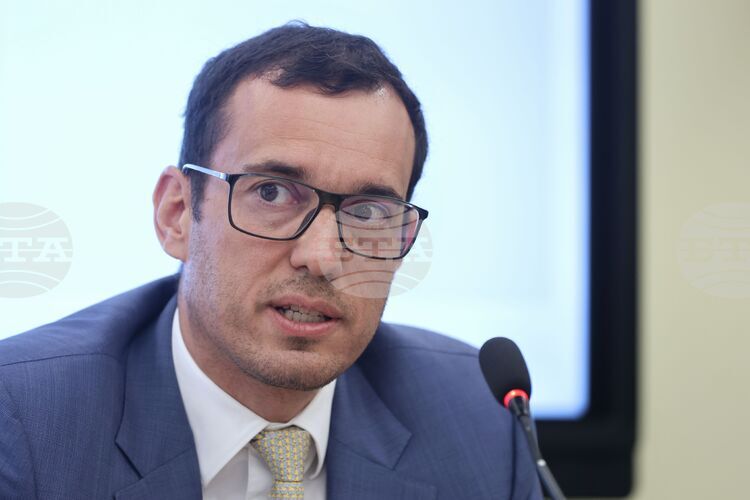 Сред мерките за намаляване на пътния травматизъм, които общината ще предприеме, са по-добро осветление и повече камери, каза Васил Терзиев