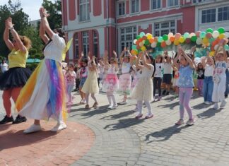 Театрален спектакъл, творчески ателиета и детски работилници подари Община Свищов на най-малките за Деня на детето