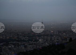 Техеранското международно летище „Имам Хомейни“ възобновява полетите си, съобщиха ирански медии Техеранското международно летище „Имам Хомейни“ възобновява полетите си, съобщиха ирански медии