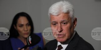 Терзанията, че няма да се реализират проектите за модернизация на армията без помощ за Украйна, са неоснователни, каза военният министър