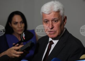 Терзанията, че няма да се реализират проектите за модернизация на армията без помощ за Украйна, са неоснователни, каза военният министър