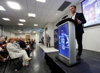 Трикратният носител на Купа "Стенли" Джонатан Тоус прекрати кариерата си на 38-годишна възраст