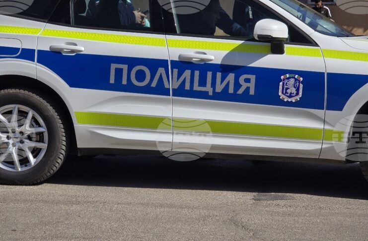 Трима работници от АПИ са били блъснати, докато почистват храсти на околовръстния път на Ботевград, единият е в тежко състояние