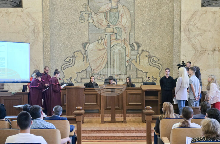 Ученици влязоха в ролята на магистрати в ежегодния симулативен съдебен процес, организиран от Софийска градска прокуратура