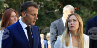 В началото на визитата си в Антиб Мелони беше разведена от Макрон в музея на Пикасо