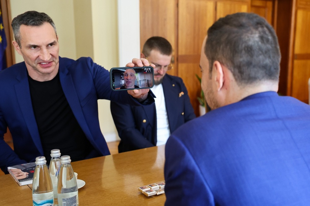Васил Терзиев разговаря с Виталий Кличко