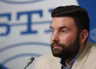 Във времена на икономически дефицит развитието на медицинския туризъм носи сериозна добавена стойност за България, заяви икономистът Аркади Шарков