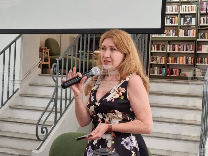 Вечер, посветена на „Българския лик на Кристо“ в Париж
                                                                                                Изкуството на Кристо караше хора от необичайни среди да общуват и да се потапят в неговия свят, каза журналистката Евгения Атанасова