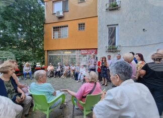 Жители на ж.к. „Бели брези“ организираха протестно събиране срещу строеж на осеметажна сграда между блоковете