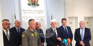 Министърът на отбраната Димитър Стоянов и министърът на младежта и спорта Енчо Керязов дават брифинг за медии