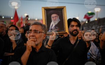 Иран след Хаменей: между култа към мъченика и надеждата за промяна Скърбящи за Али Хаменей пред религиозния комплекс „Имам Хомейни Мосала“ в Техеран, Иран. 5 юли 2026 г.