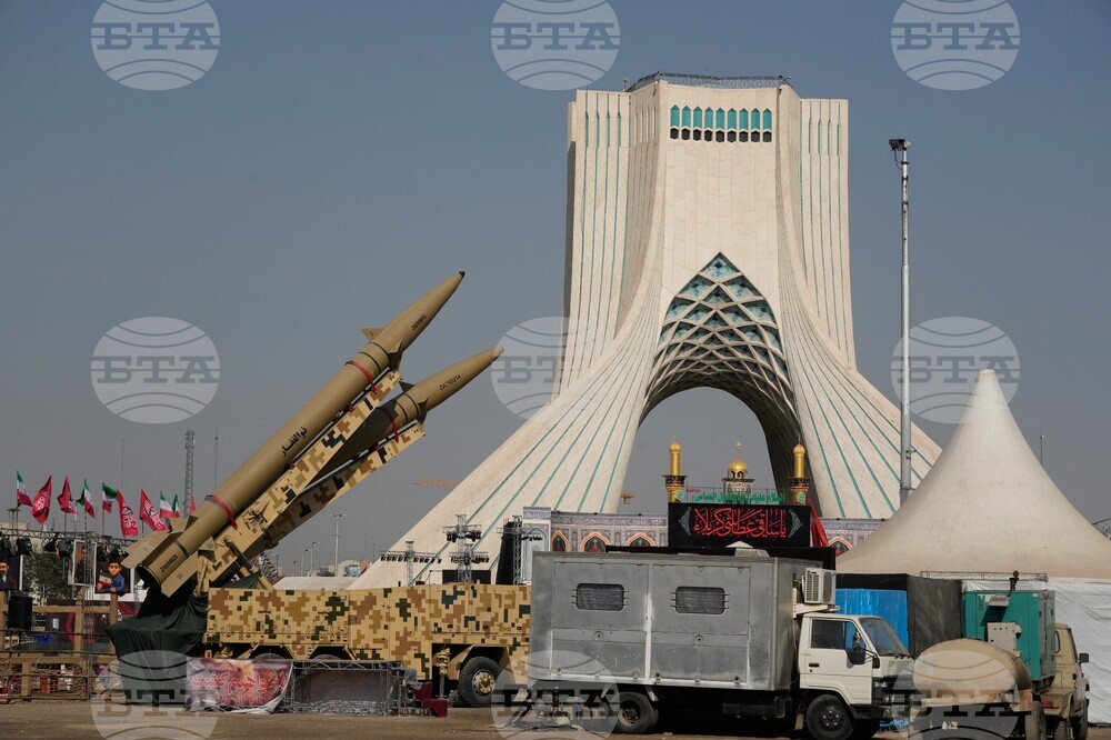 Иранска ракета "Зулфикар" по време на военно изложение в Техеран.