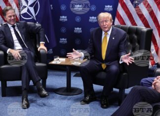 Президентът на САЩ Доналд Тръмп говори по време на срещата си с генералния секретар на НАТО Марк Рюте в рамките на форума на алианса в Анкара, 8 юли 2026 г.