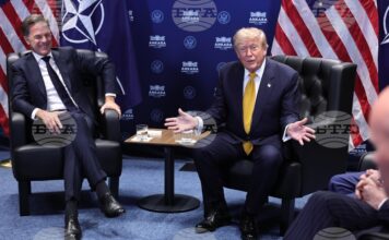 Президентът на САЩ Доналд Тръмп говори по време на срещата си с генералния секретар на НАТО Марк Рюте в рамките на форума на алианса в Анкара, 8 юли 2026 г.