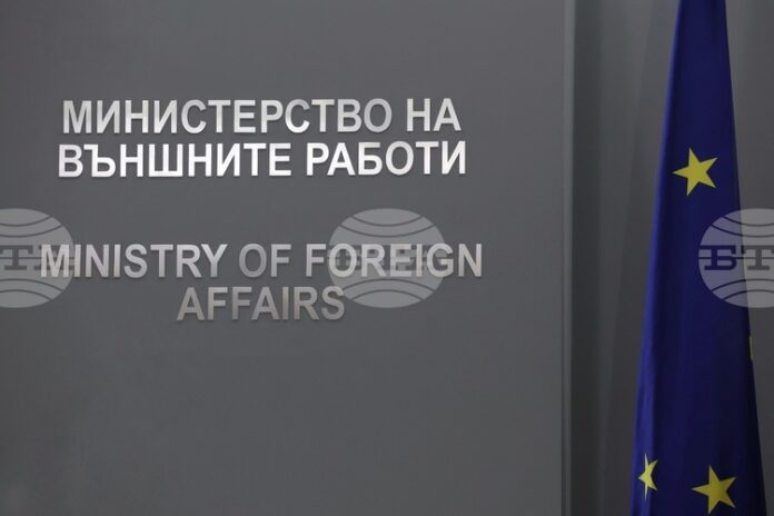 България изразява солидарност с Полша след нарушаването на въздушното ѝ пространство от руска ракета, заявиха от МВнР
